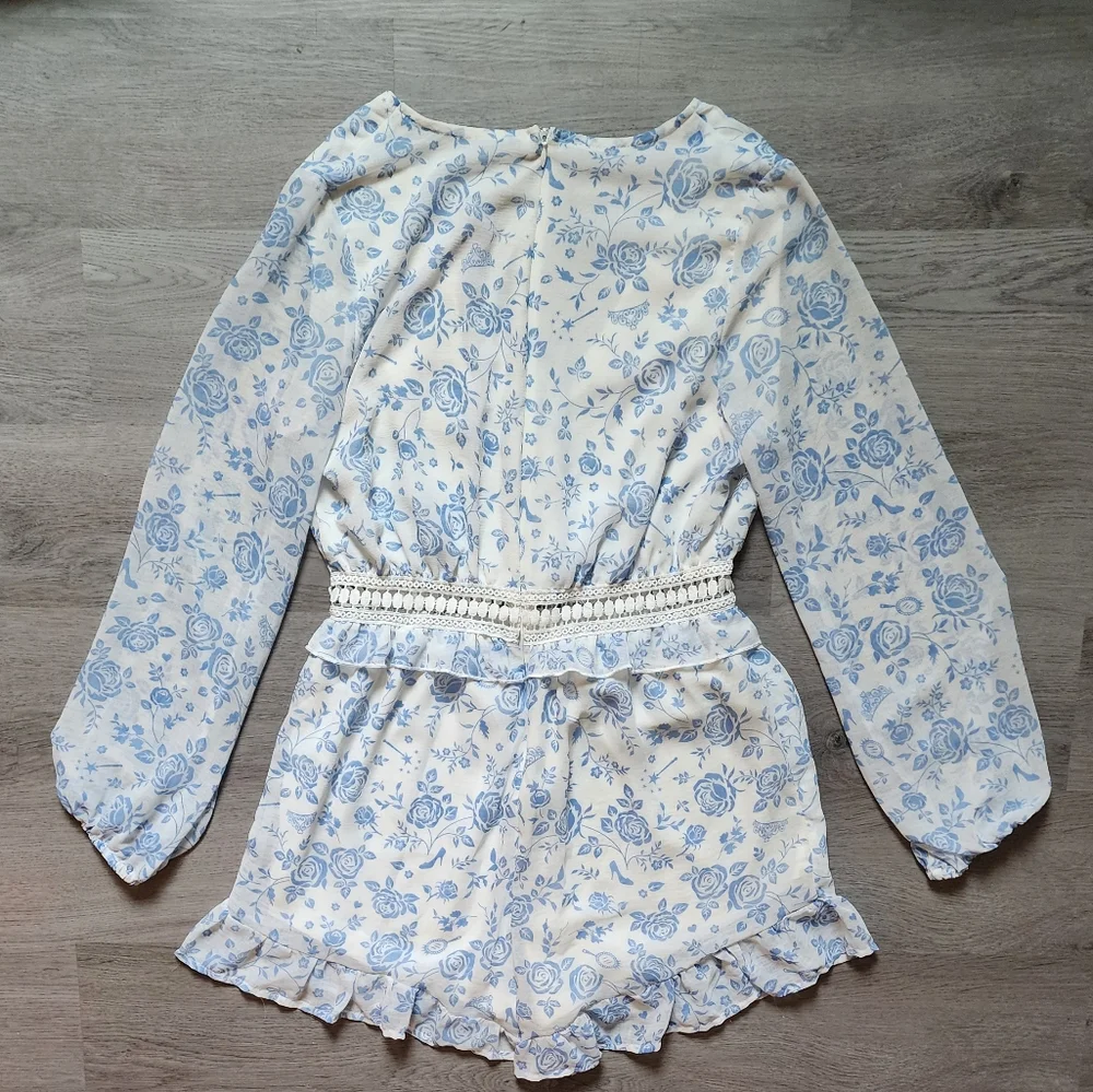 Disney Princess Junior's Cinderella Floral Long Sleeve V-Neck Romper Medium M